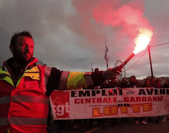 Француска: Хаос на улицама због великог штрајка 