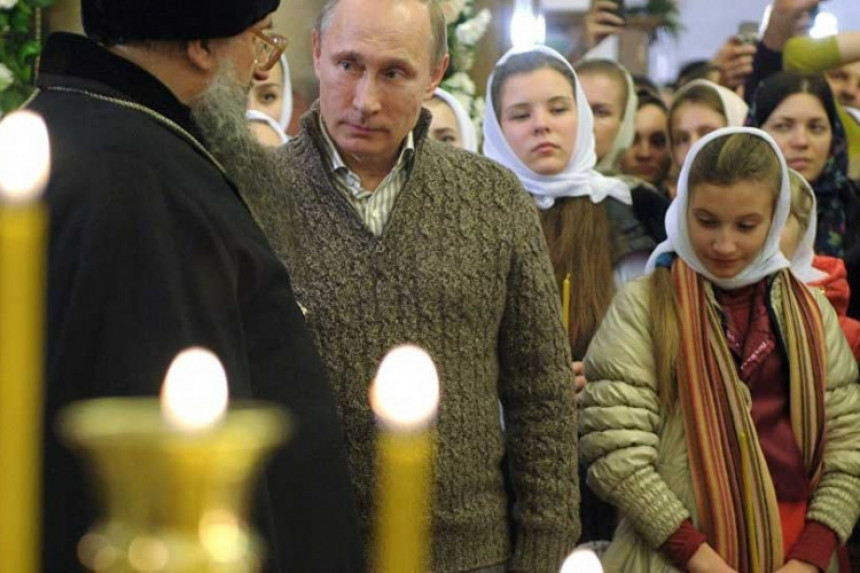 Putin nenajavljeno došao u seosku crkvu