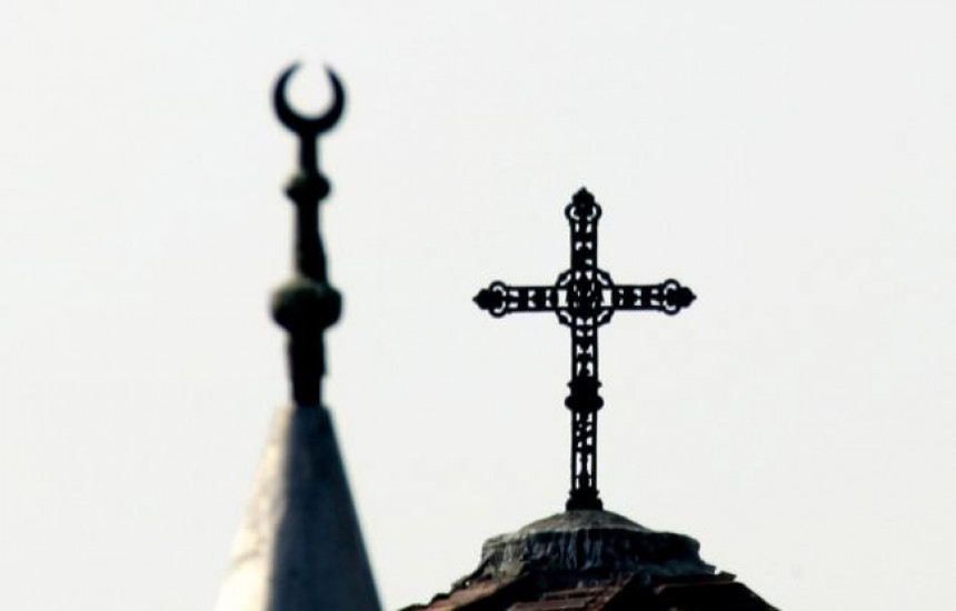 Obijena crkva i oštećena džamija