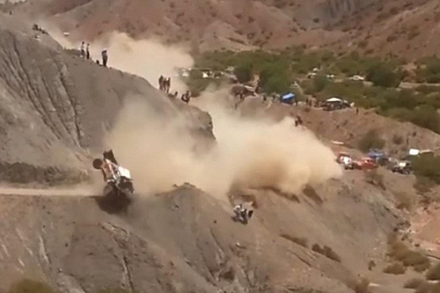 Video - Dakar reli: Jeziv udes, Sains se izvukao...