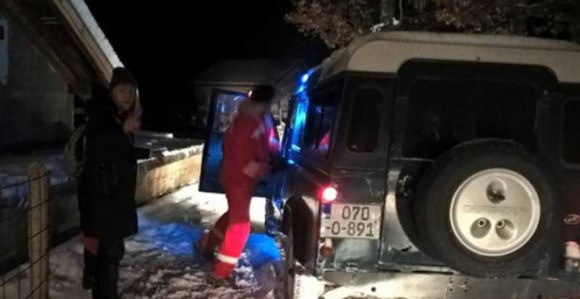 Trudnica spasena iz zavijanog sela