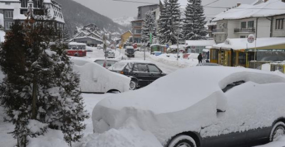 Evakuisano 113 ljudi zbog snijega u Srbiji