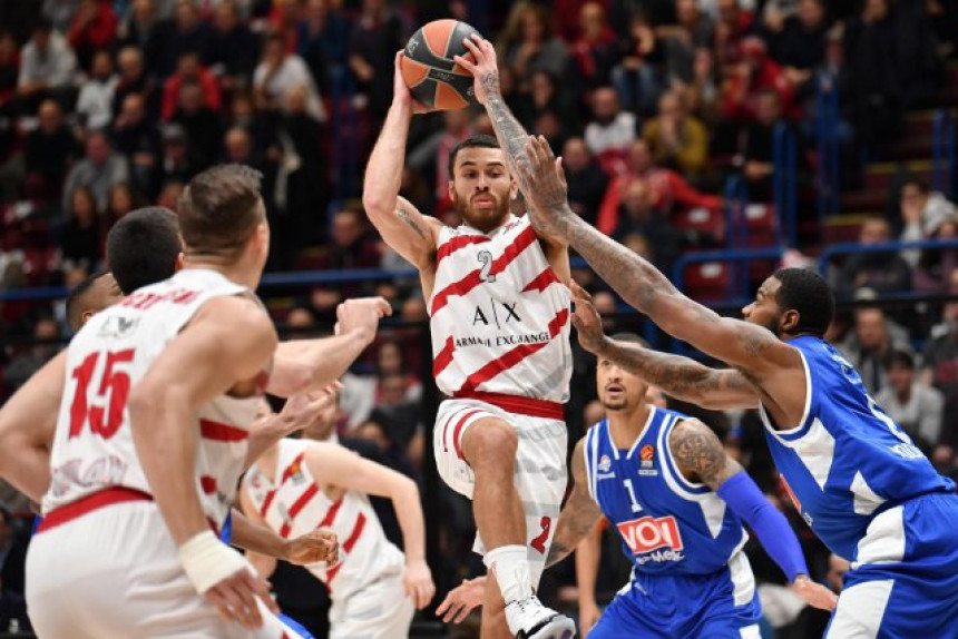 Џејмс: Уперили су пушке у мене, јер сам црнац!