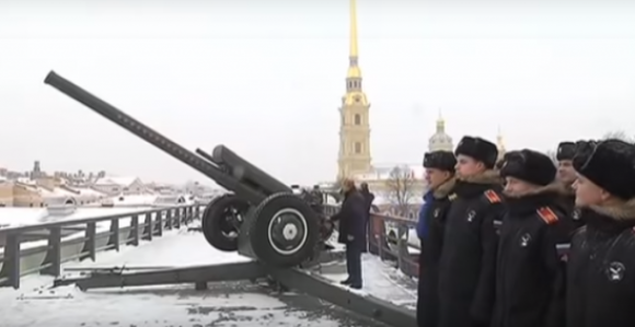 Божић: Путин пуцао из топа 