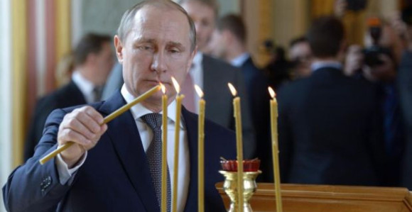 Путин за Божић у Христовом храму