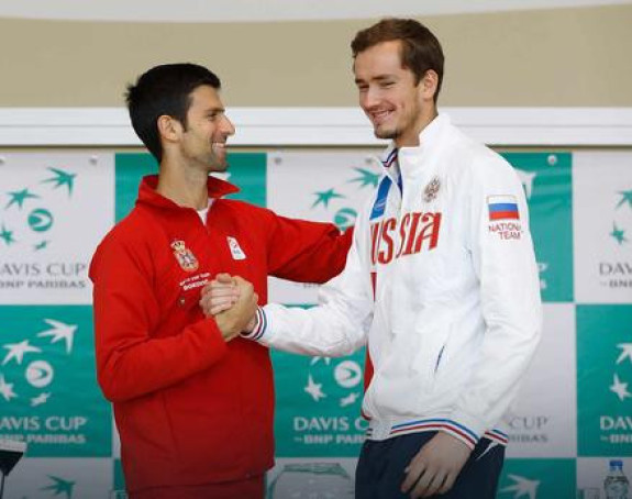 Rus miljenik Srbina! Nole "vozio" Medvedeva u Niš na tenis i karte...