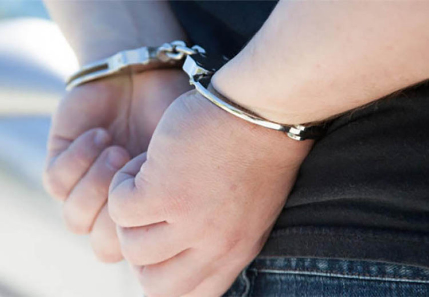 Ухапшено пет лица због дроге