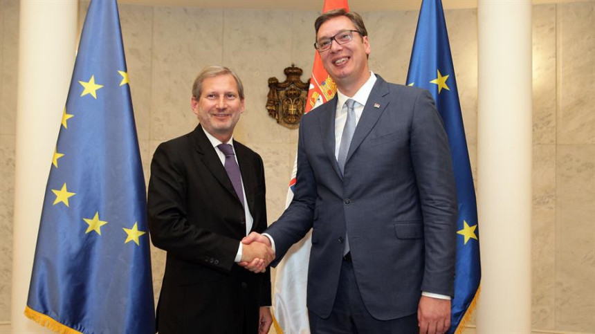 Vučić: Plaćamo cijenu prošlosti