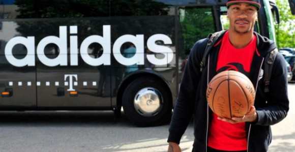 Kako je Rouz "orobio" Adidas?!