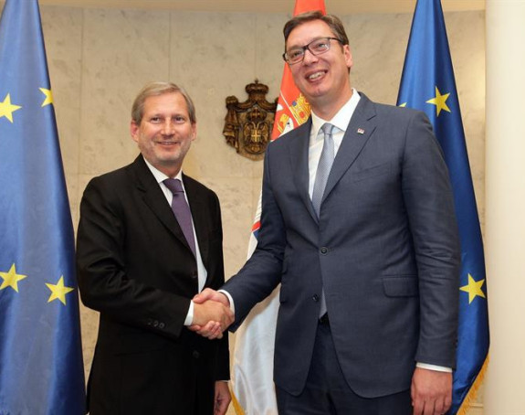 Vučić: Plaćamo cijenu prošlosti