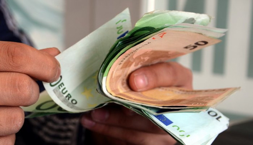 Primali pomoć, a kupili tri kuće