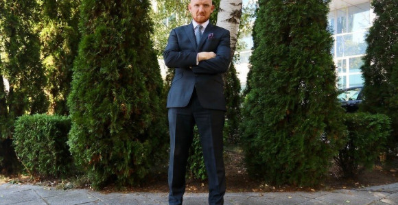 Greškom čestitao porno-glumici 