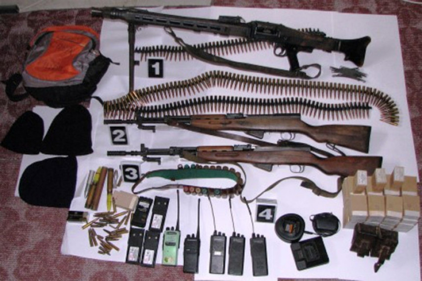 Челинац: Полиција нашла оружје и радио-станице