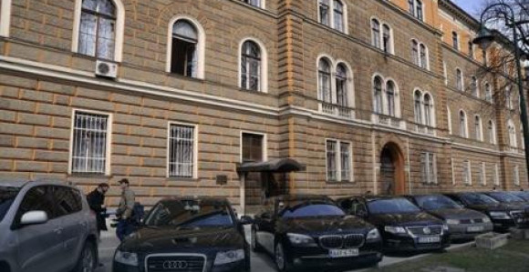 Pet miliona za nova "državna" vozila