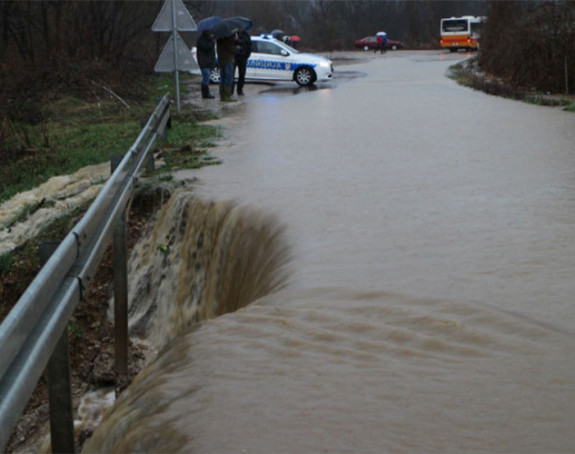 Vodostaji rastu, prijete poplave