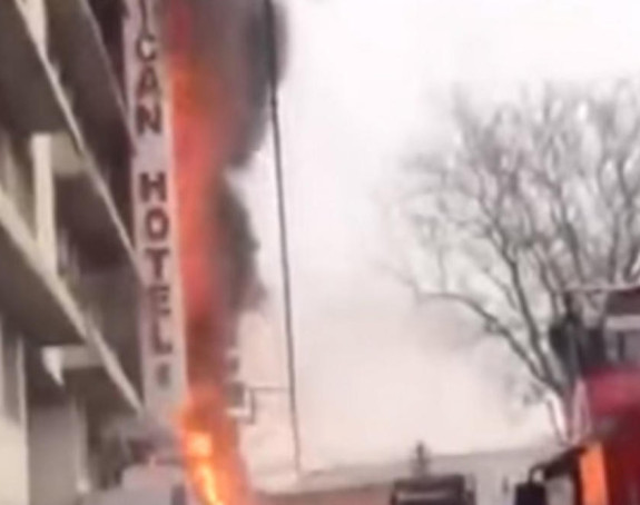 Žene skakale sa šestog sprata 