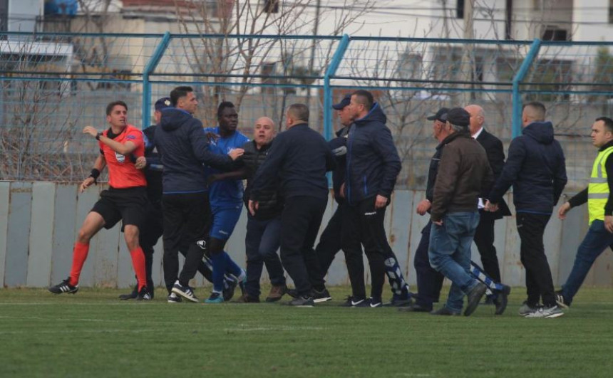 Haos u Albaniji: Nema policije, nema ni fudbala!