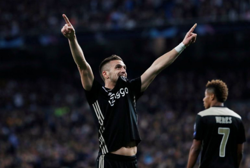 Počelo je: Roma gledala Tadića u Madridu!