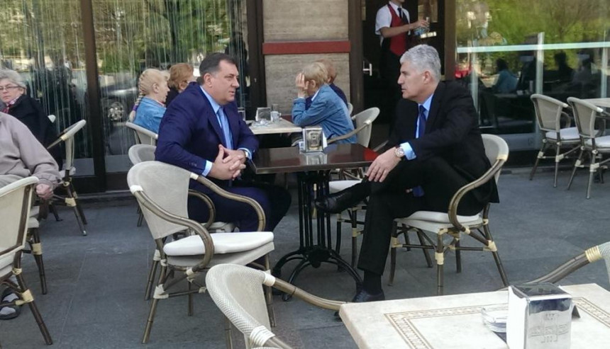 Dodik i Čović sastanak nastavili u bašti hotela