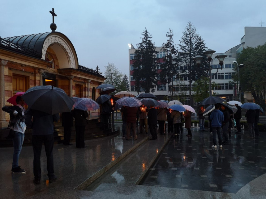 Zapaljene svijeće za Dragičevića