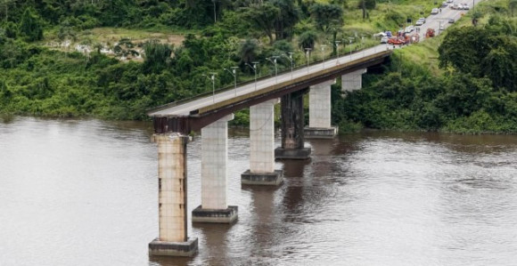Brazil: Trajekt udario u most