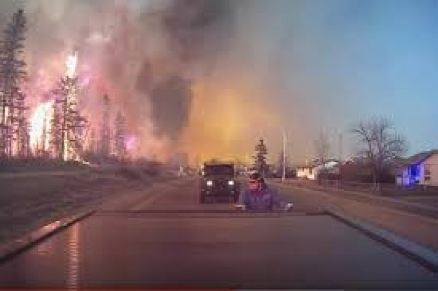 Пожар у Алберти пријети да се прошири 