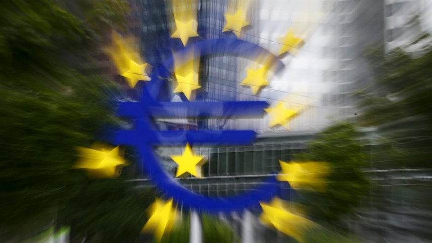 Побједа Макрона ојачала евро