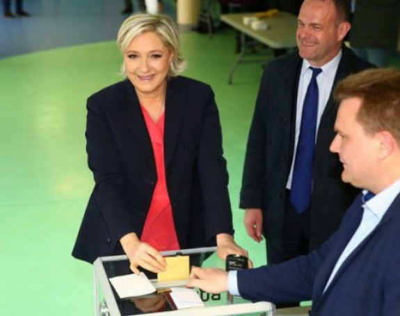 Glasali Makron i Le Penova