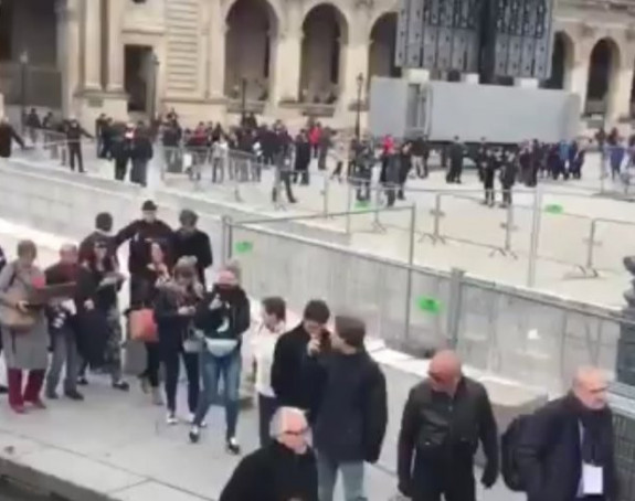 Паника у Паризу: Хитна евакуација