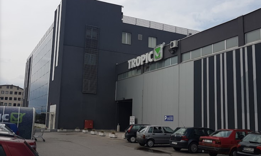 U Tropic centru oružana pljačka