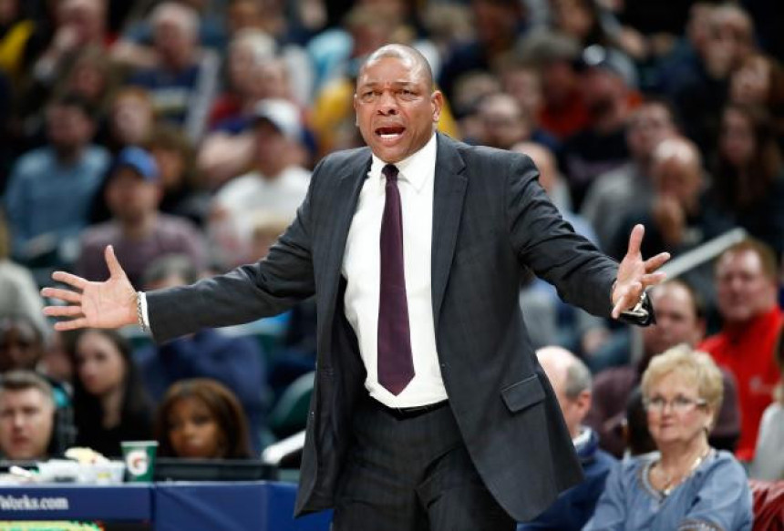 Док Риверс остаје код Теа и Бобија!