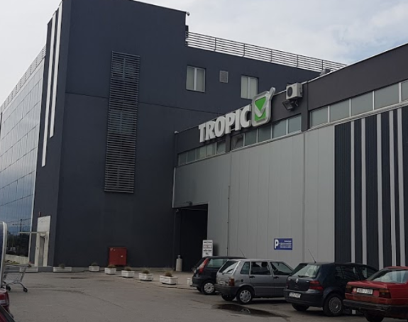 У Тропиц центру оружана пљачка