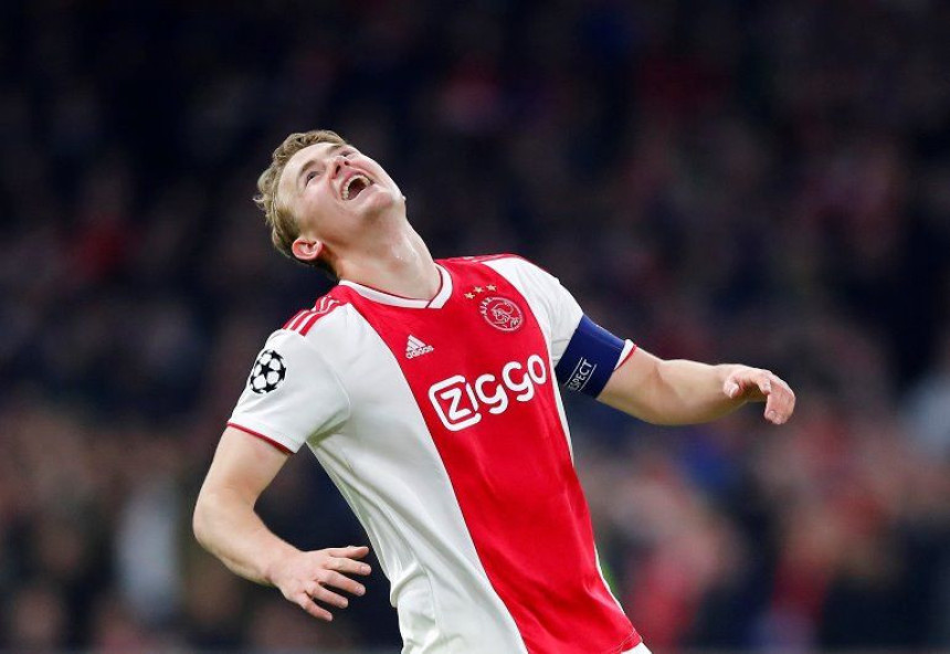 Kako je de Liht ponizio Mančester Junajted...?