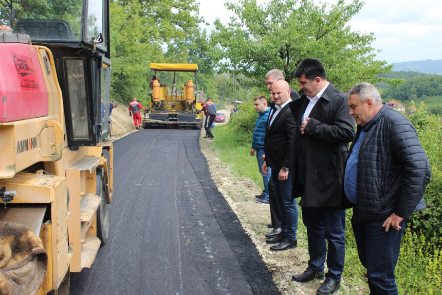 Нови асфалт у Липовицама 