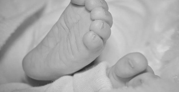 Policija traži tek rođenu bebu 