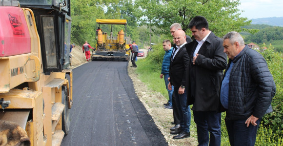 Novi asfalt u Lipovicama 