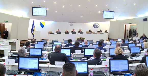 Примају плате, а не раде ништа