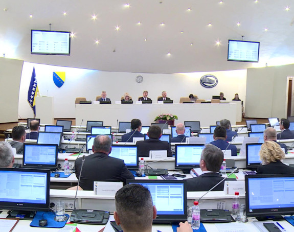 Primaju plate, a ne rade ništa