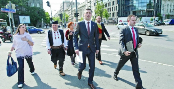 Obradović se tajno nudi Vučiću