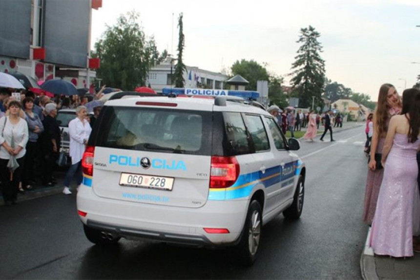 Učenik na maturi istukao profesora