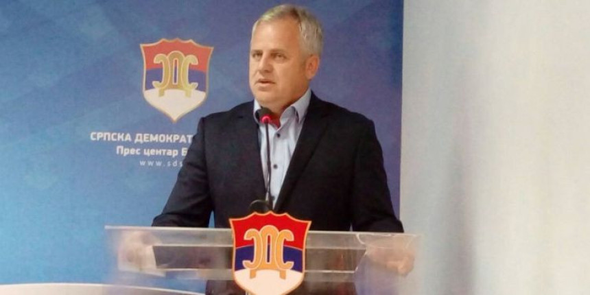 Vlada zapošljava bez konkursa 