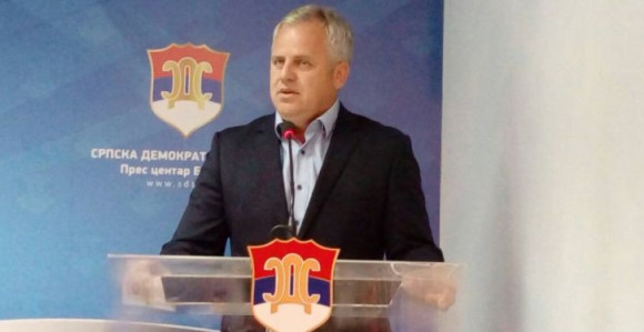 Vlada zapošljava bez konkursa 