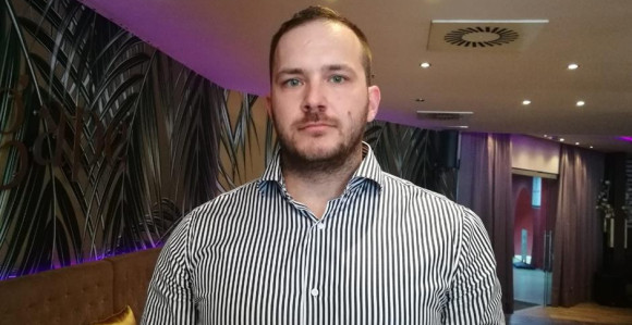 Борац са Крунићем и уз подршку власти иде ка врху!