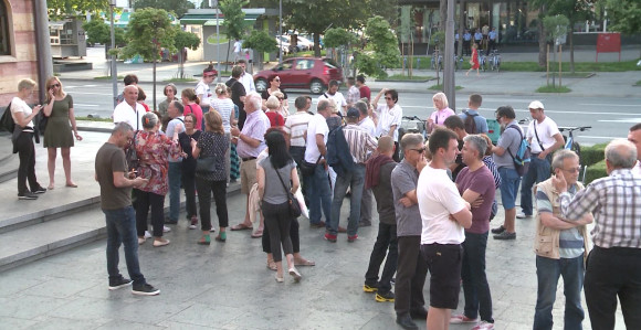 Zabrana okupljanja ispred hrama 