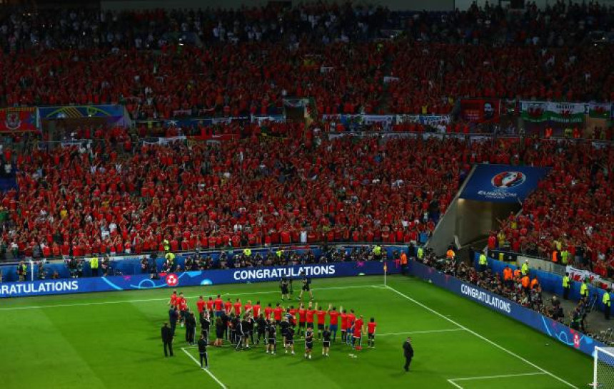 EURO - Žurka i doček za fudbalere Velsa u Kardifu!
