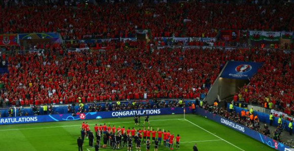 EURO - Žurka i doček za fudbalere Velsa u Kardifu!