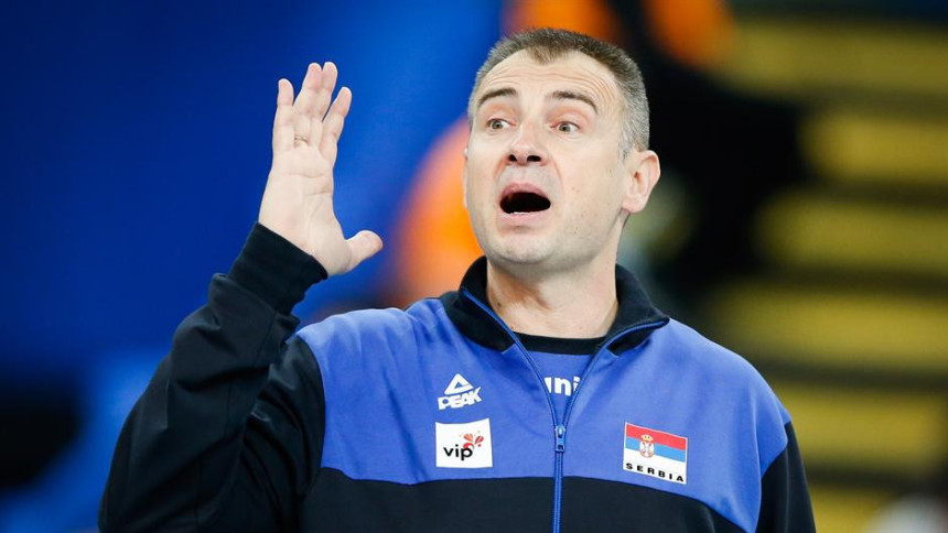 Grbić: Niko ne priča ni sa kim, ćutimo i čekamo...
