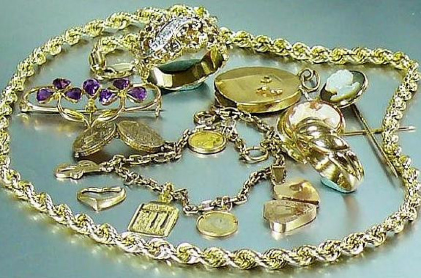 Ukraden nakit od zlata i srebra