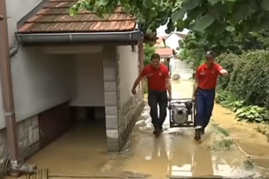 Vanredno stanje širom Srbije