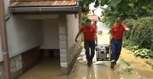 Vanredno stanje širom Srbije